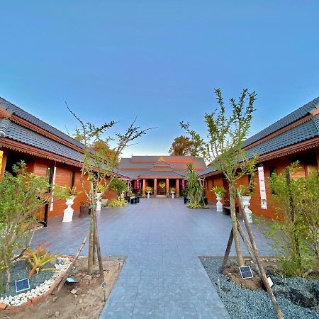 Khum Lanna Boutique Hotel Sisaket Bagian luar foto