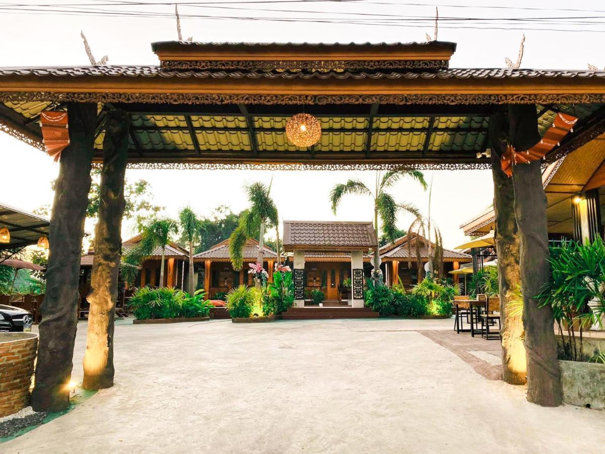 Khum Lanna Boutique Hotel Sisaket Bagian luar foto