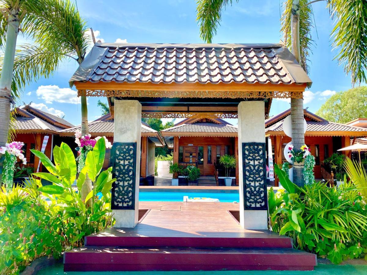 Khum Lanna Boutique Hotel Sisaket Bagian luar foto