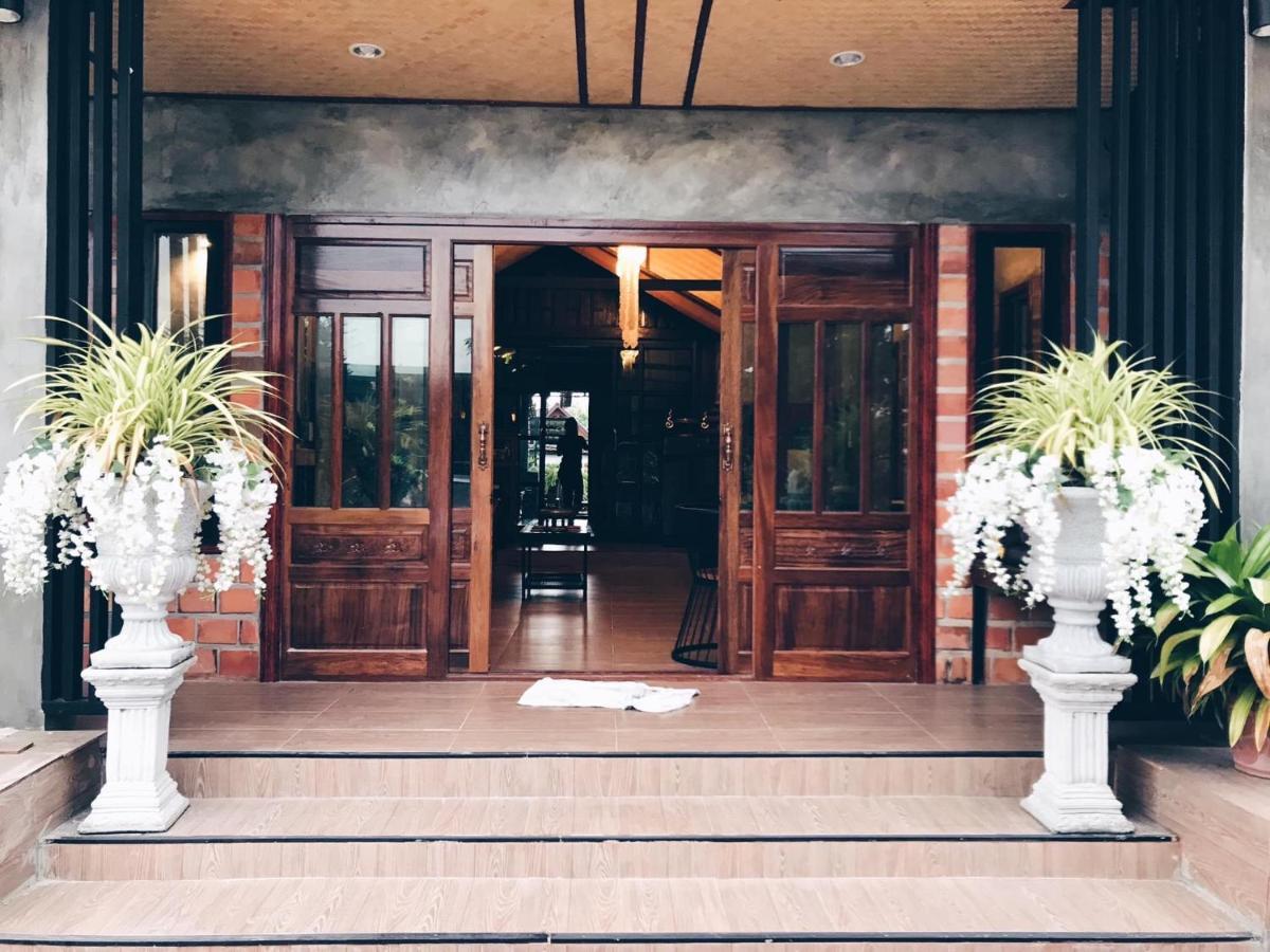 Khum Lanna Boutique Hotel Sisaket Bagian luar foto