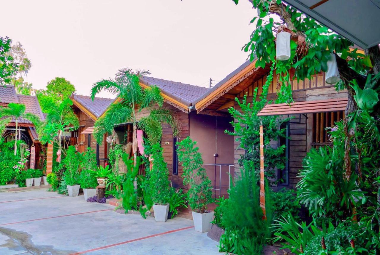 Khum Lanna Boutique Hotel Sisaket Bagian luar foto