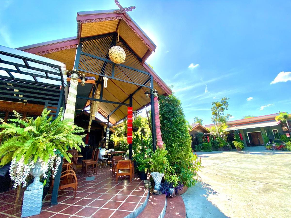 Khum Lanna Boutique Hotel Sisaket Bagian luar foto