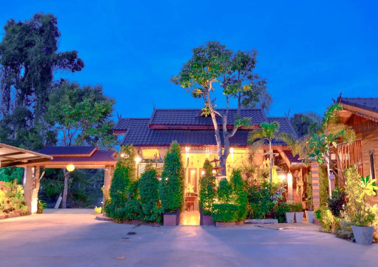 Khum Lanna Boutique Hotel Sisaket Bagian luar foto