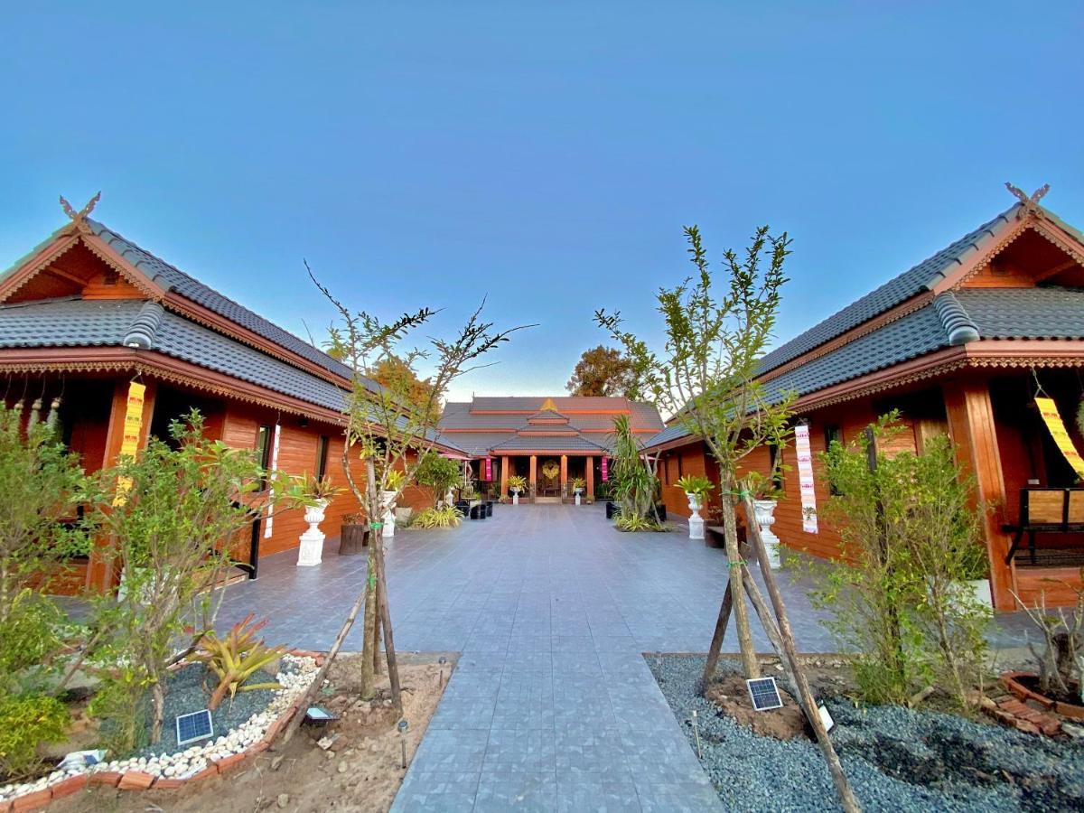 Khum Lanna Boutique Hotel Sisaket Bagian luar foto