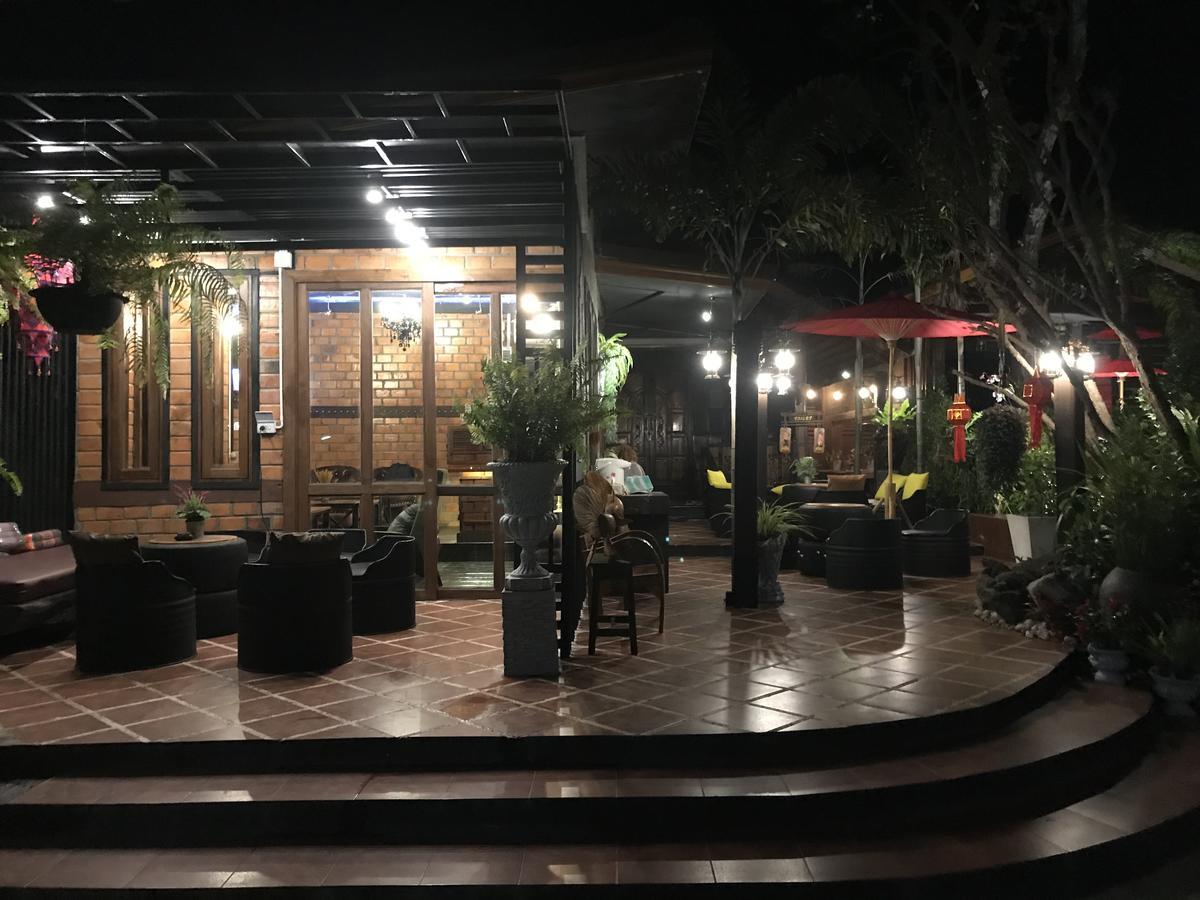 Khum Lanna Boutique Hotel Sisaket Bagian luar foto