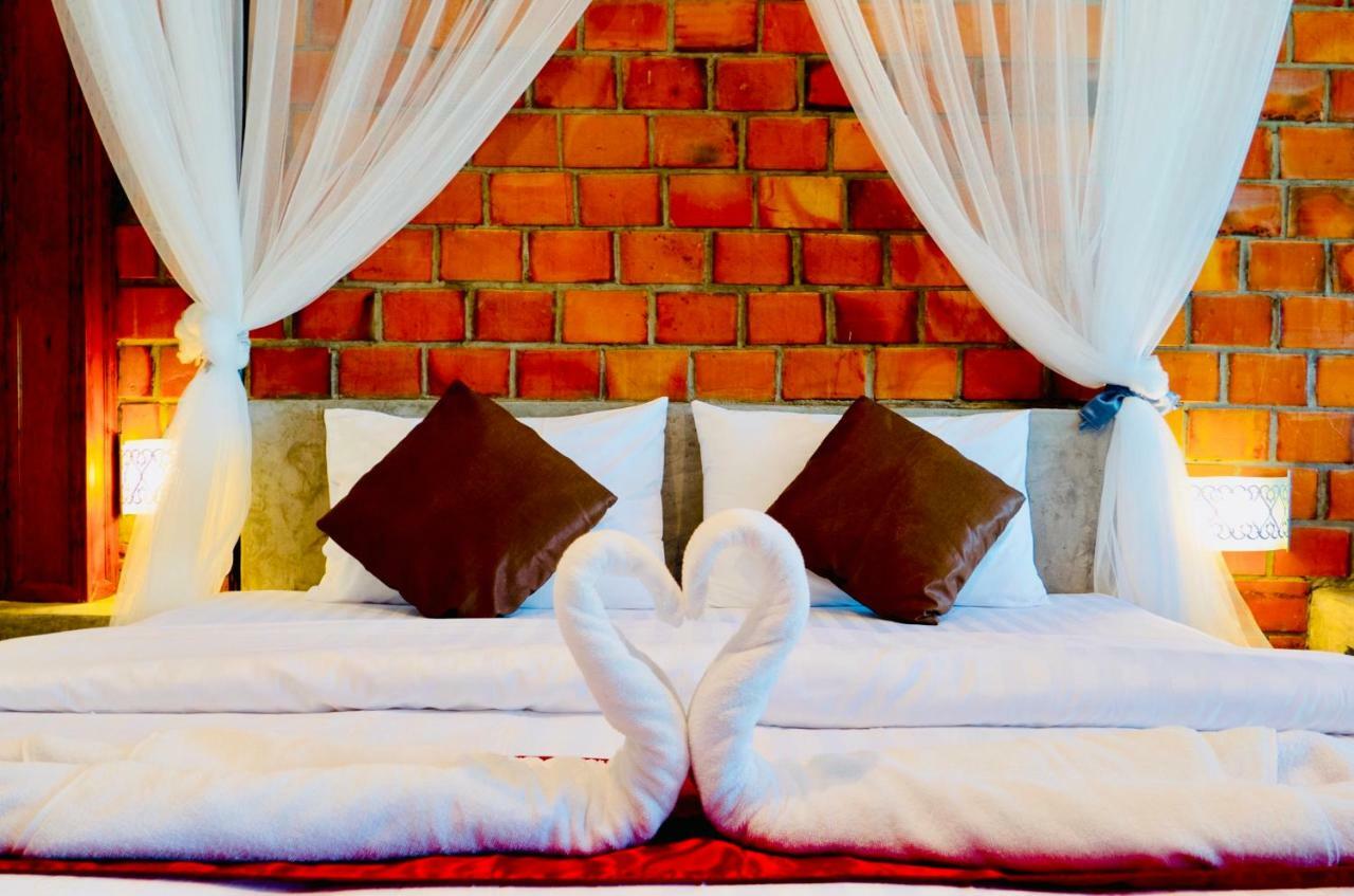 Khum Lanna Boutique Hotel Sisaket Bagian luar foto