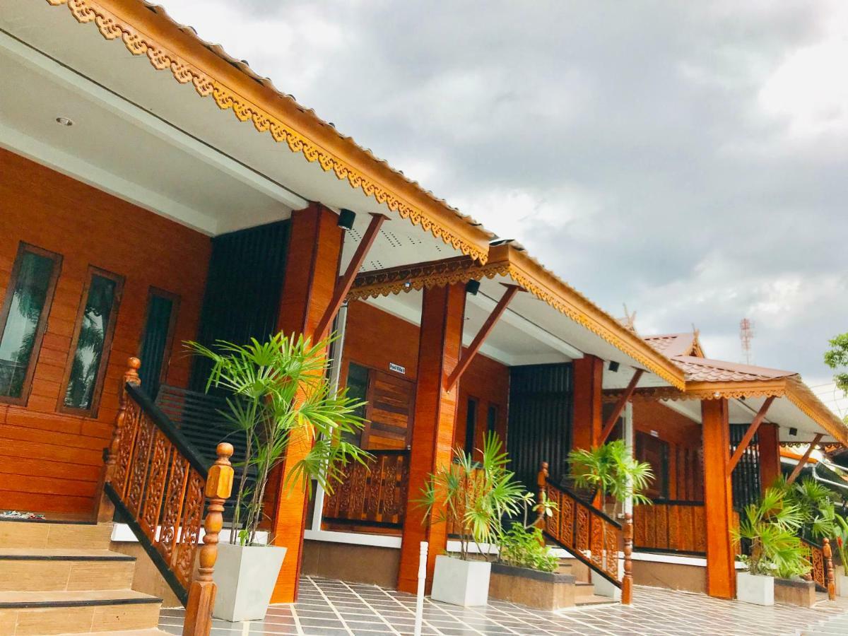 Khum Lanna Boutique Hotel Sisaket Bagian luar foto